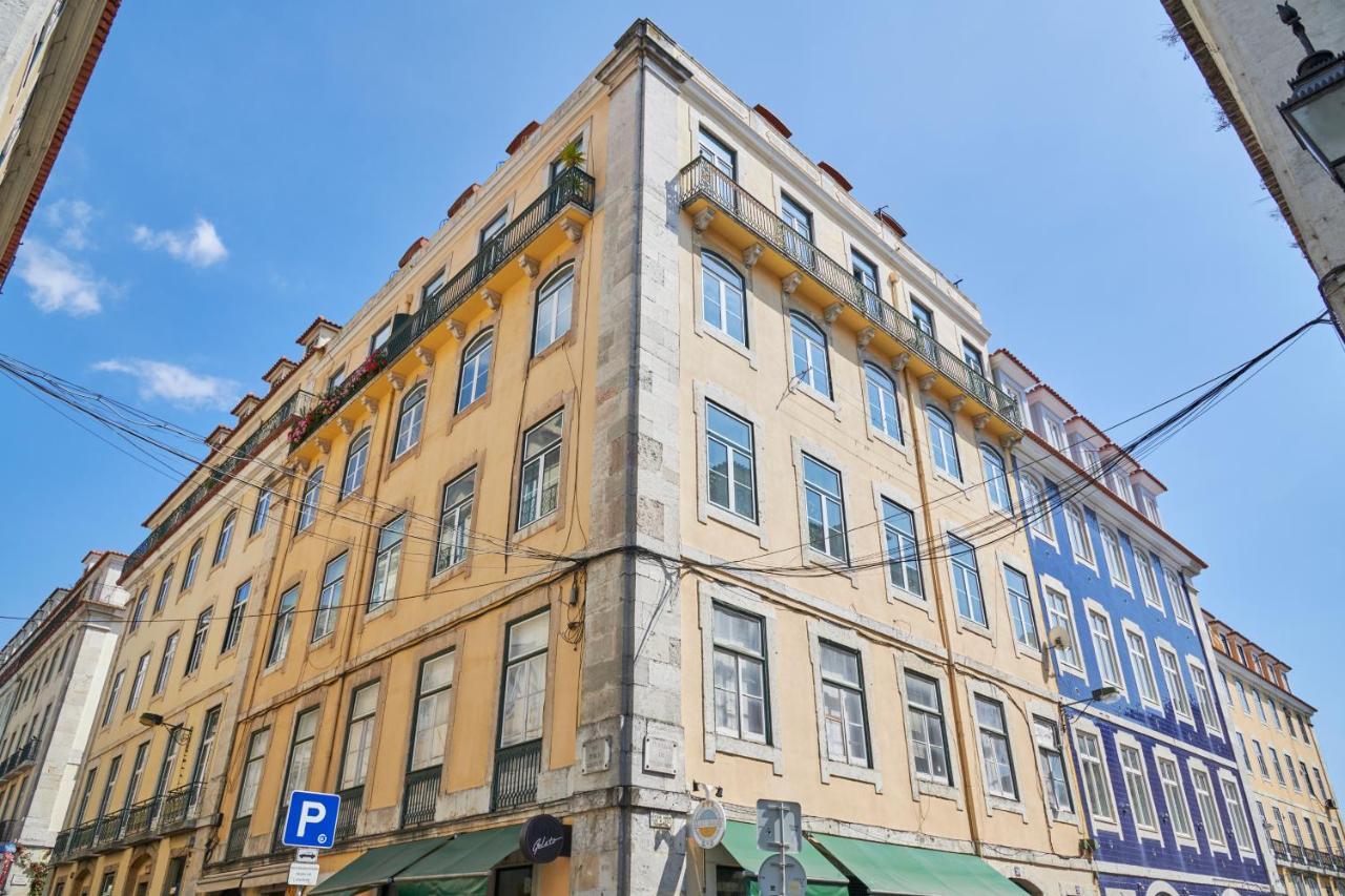 Sunny Pink Street Historical Apt, By Timecooler リスボン エクステリア 写真
